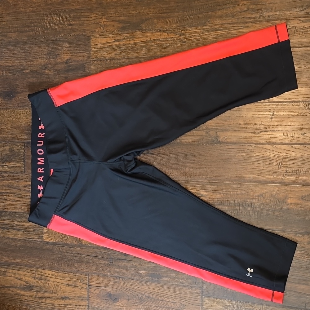 Under Armour workout leggings ( to the knee)